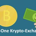 Zwei Hände reichen sich im Austausch einen Bitcoin und einen Dollarschein