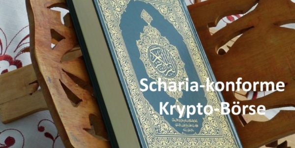 Auf einem Holzgestell liegender Koran